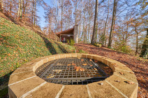 Gemeinde Julbach Landkreis Rottal-Inn Schlossberg Herbst (Dirschl Johann) Deutschland PAN